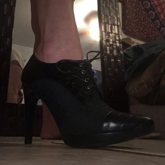 Super awesome Guess tie up high heels 🌺 - Picture 7 of 10